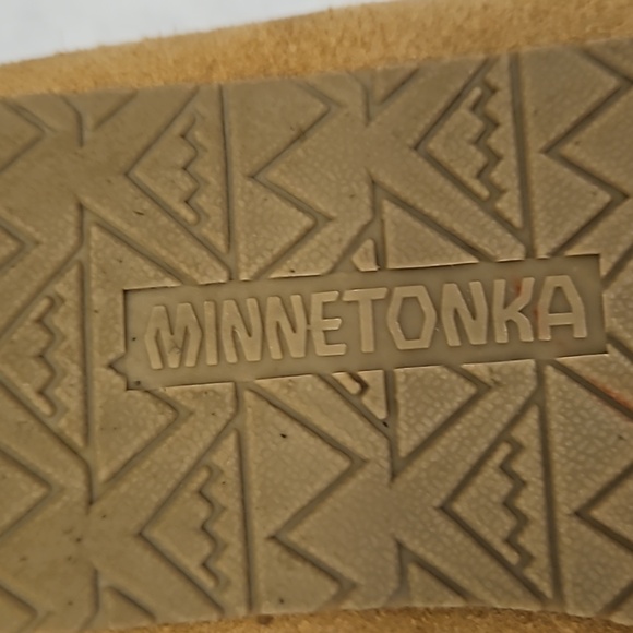 Minnetonka | Women's Tan Leather Slip-On Moccasin Indoor/Outdoor Slippers Sz 7 - Picture 9 of 12